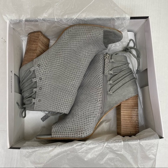 NINE WEST Britt Gray Embossed Leather Booties size 9 - Picture 7 of 9